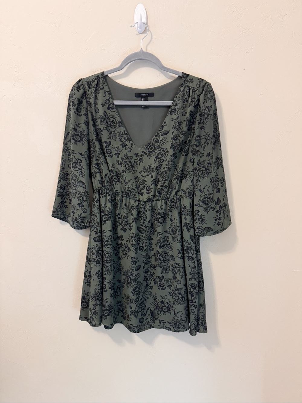 Forever 21 Olive Green Floral V-Neck Women’s Dress or Tunic Style Top